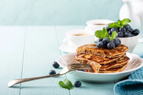 Deliciosos panqueques con gotas de chocolate — Foto de Stock