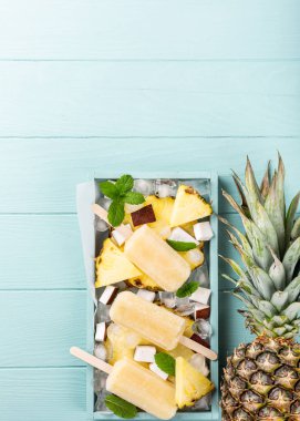 ev yapımı ananas hindistan cevizi popsicles