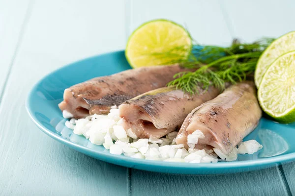 Traditionell holländsk matströmming fisk — Stockfoto