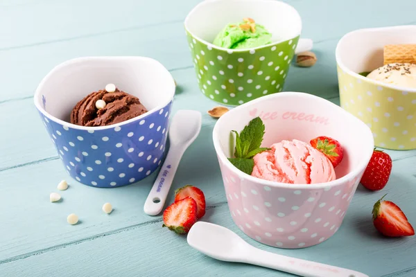 Homemade assorted ice cream in a bowl — Stock Photo, Image