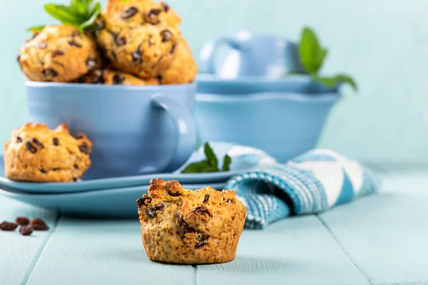 Bolinhos de passas deliciosos caseiros frescos — Fotografia de Stock