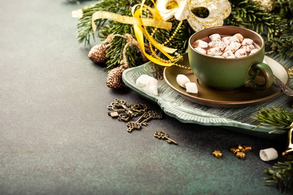 Cartão de saudação de Natal com leite de chocolate quente — Fotografia de Stock