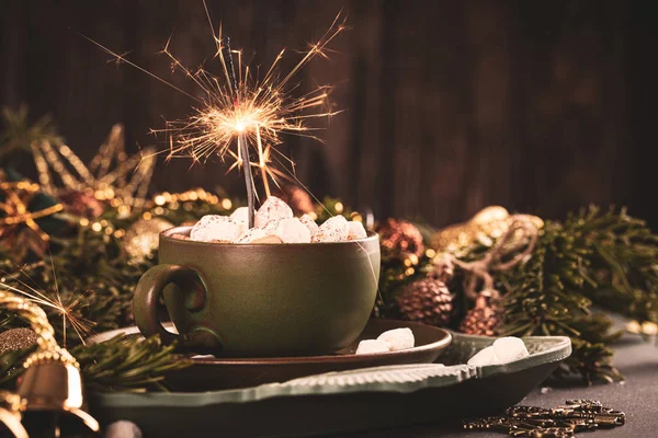 Cartão de saudação de Natal com leite de chocolate quente — Fotografia de Stock
