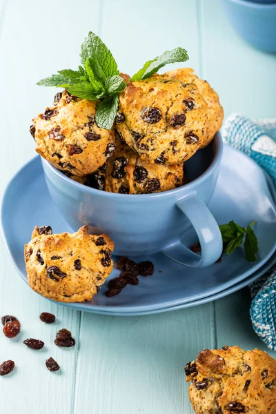 Bolinhos de passas deliciosos caseiros frescos — Fotografia de Stock