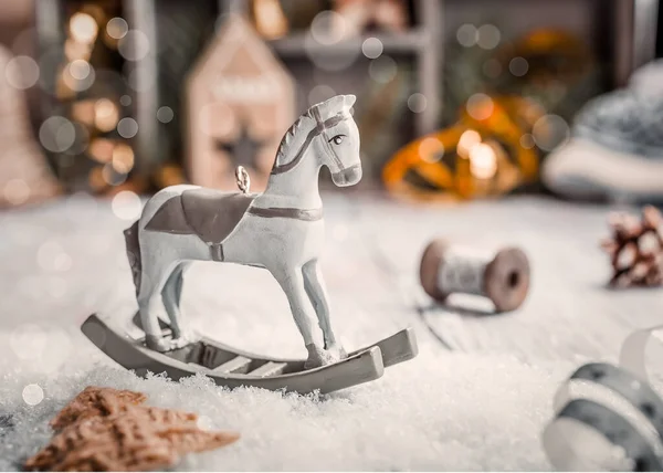 Composición navideña con caballo mecedora — Foto de Stock