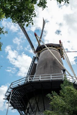 Geleneksel Hollanda yel değirmeni