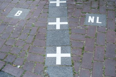 Belçika Hollanda sınırı, Baarle Hertog en Baarle Nassau. Uluslararası sınır şehirden geçiyor