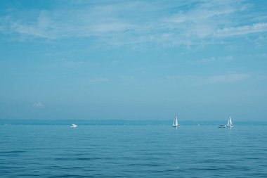 İsviçre kıyısından Bodensee göl manzarası