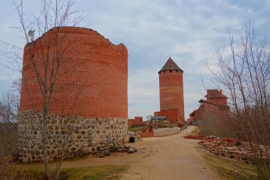 Bahar, Sigulda, Gauja Milli Parkı, Letonya, Baltık Bölgesi sırasında Turaida Kalesi