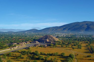 Meksika, Latin Amerika bulunan Teotihuacan piramitleri