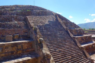 Meksika, Latin Amerika bulunan Teotihuacan piramitleri