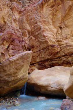 Jordan ölü deniz yakınında bulunan wadi Zarqa Kanyon