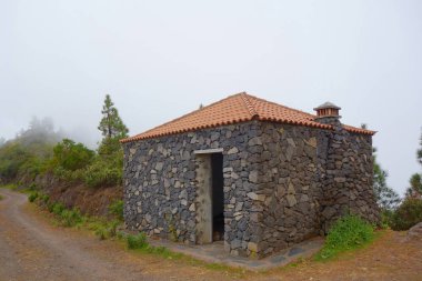 Dağ acil mülteci kulübede La Palma Adası