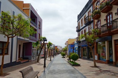 Los Llanos, Canarias, İspanya'nın merkezinde renkli koloni binaları