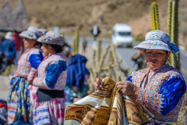 Försäljare Som Säljer Souvenirer Vid Utsiktsplatsen Colca Canyon Caylloma Arequipa — Stockfoto