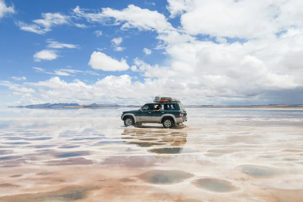 Bolivia Departamento Potosi Nor Lopez Jeep Nel Deserto Del Sale — Foto Stock