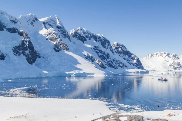 Antártida Paisaje Marino Con Vista Los Glaciares Día Soleado —  Fotos de Stock