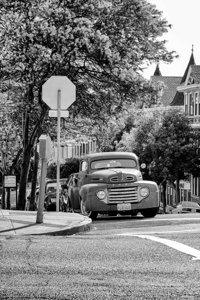 Stany Zjednoczone California San Francisco Starych Zabytkowych Samochodów Przy Ulicy — Zdjęcie stockowe