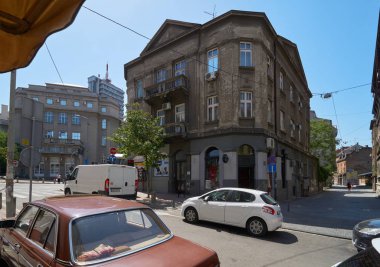 Belgrade, Sırbistan - 02 Mayıs 2018: Barlar, restoranlar ve kafeler Cetinjska Caddesi üzerinde