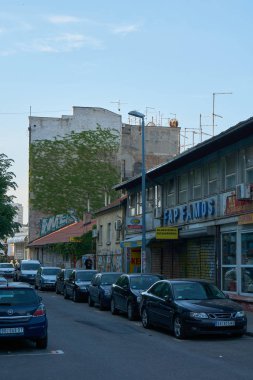 Belgrade, Sırbistan - 03 Mayıs 2018: Lomina Caddesi ile birçok küçük perakende satış mağazaları
