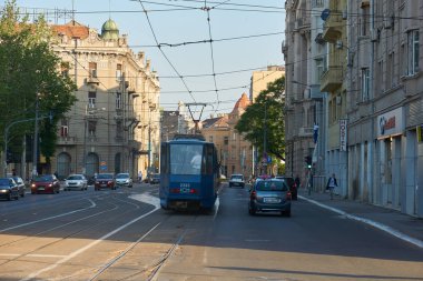 Belgrade, Sırbistan - 03 Mayıs 2018: Sabah trafik Karadordeva Caddesi üzerinde.