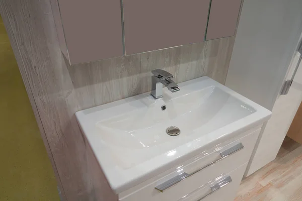 Lavabo Ceramica Incasso Bianco Miscelatore Metallo Bagno Moderno — Foto Stock