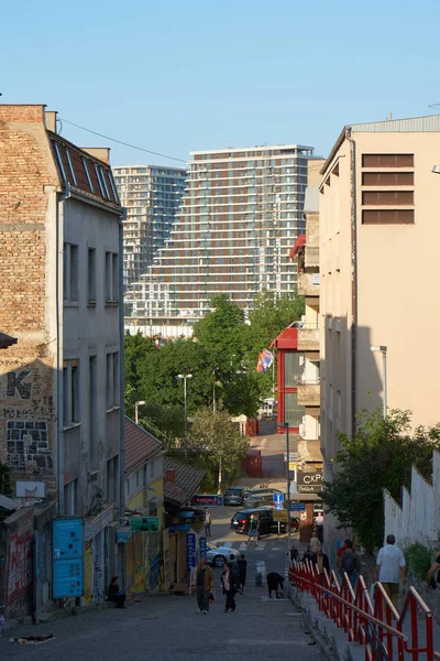 Belgrad, Sırbistan - 03 Mayıs 2018: Sabah şehir görüntülemek Kamenicka Caddesi ve inşa bloklarını modern daireler