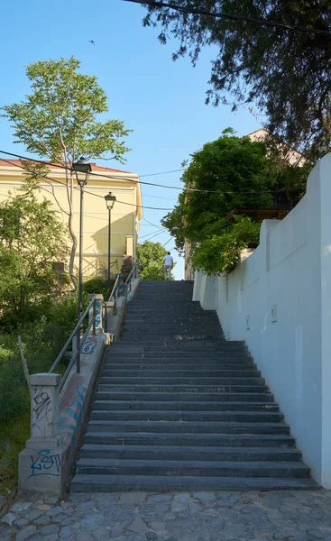 Belgrado Sérvia Maio 2018 Homem Sobe Escadas Pedra Rua Fruskogorska — Fotografia de Stock