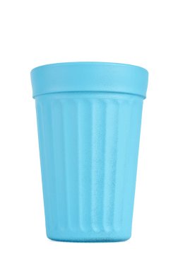 Bir mavi boyalı cam üzerinde beyaz izole