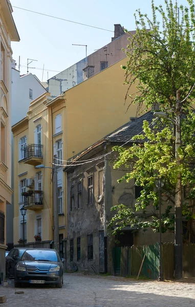 それを美しい古い家と Zadarska 通りにベオグラード セルビア 2018 朝の景色 — ストック写真