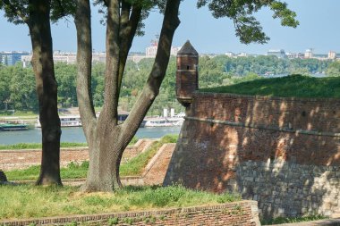 Belgrade, Sırbistan - 03 Mayıs 2018: Sava Nehri ve Belgrad Kalesi Belgrad'dan sabah görünümünü