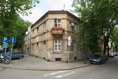 Belgrade, Sırbistan - 04 Mayıs 2018: Jevrejska sokakta, eski evde.