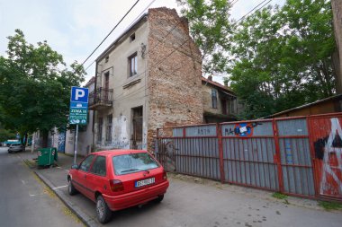 Belgrade, Sırbistan - 04 Mayıs 2018: Görünüm Solunska Caddesi üzerinde eski tuğla ev.