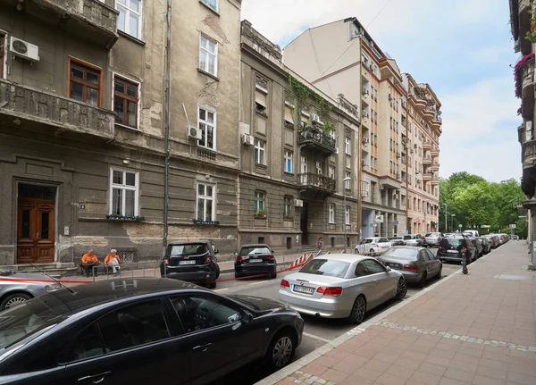 Belgrad Serbien Mai 2018 Zwei Ältere Männer Orangefarbenen Hemden Ruhen — Stockfoto