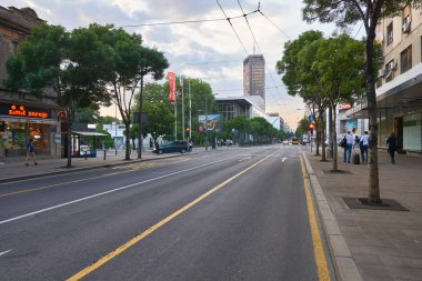 Belgrade, Sırbistan - 04 Mayıs 2018: Akşam görünümü Kralja Milana Caddesi üzerinde.