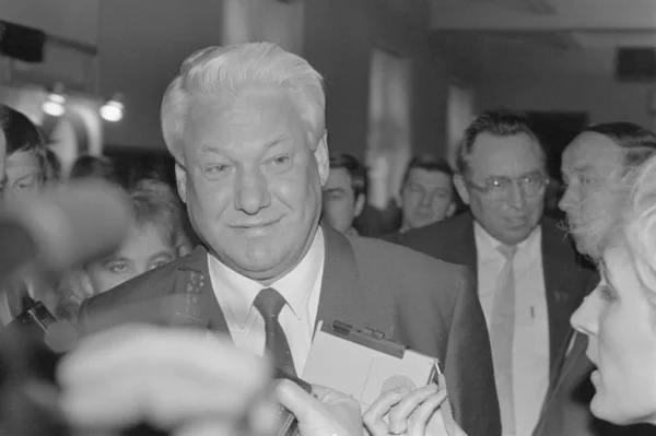 俄罗斯莫斯科 1991年3月28日 俄罗斯 Sfsr 的最高苏维埃主席团主席鲍里斯 阿尔卡季 尼古拉耶维奇叶利钦在3D 在俄罗斯 Rsfsr 人民代表特别大会上与记者会谈 — 图库照片