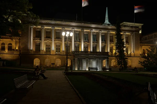 Belgrade Sırbistan Mayıs 2018 Yeni Gece Sarayda Genç Insanların Dinlenme — Stok fotoğraf