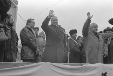 Moskova, SSCB - 7 Kasım 1990: Boris Eltsin Demokratik Seferberlik seçmenler, demokratik Rusya hareketi ve demokratik Platform SBKP olmadan Moskova Derneği tarafından düzenlenen adresleme. Gavriil Popov hakkıdır.