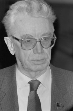 Moskova, SSCB - 26 Aralık 1990: İnsanların Yardımcısı SSCB Vadim Andreevich Medvedev 4 Congress of People'nın milletvekili SSCB
