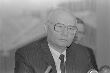 Moskova, SSCB - 26 Aralık 1990: SSCB 4 Kongre, insanların milletvekilleri basın toplantısında Yönetim Kurulu Başkanı, Devlet Güvenlik Komitesi (Kgb) Vladimir Aleksandroviç Kryuchkov verir