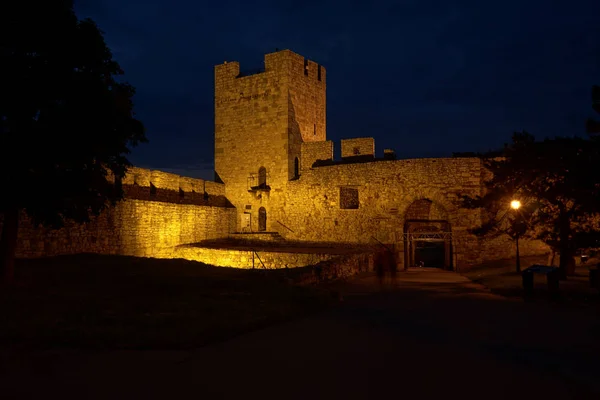 Una Las Torres Fortaleza Belgrado Por Noche Serbia — Foto de Stock