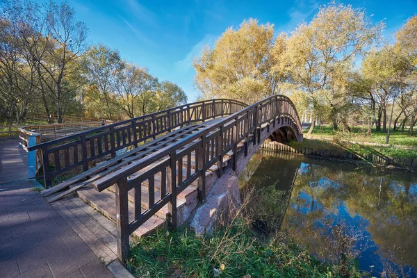 Puente Madera Sobre Río Yauza Moscú Otoño Distrito Sviblovo —  Fotos de Stock