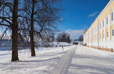 Nilo-Stolobenskaya Pustyn, Ostashkov district, Tver Oblastı, Rusya Rus Ortodoks Manastırı kış manzarası. Nil Seliger ada Gölü üzerinde yer alır.