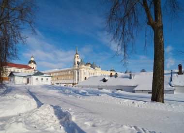 Nilo-Stolobenskaya Pustyn, Ostashkov district, Tver Oblastı, Rusya Rus Ortodoks Manastırı kış manzarası. Nil Seliger ada Gölü üzerinde yer alır.