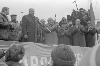 Moskova, SSCB - 7 Kasım 1990: Boris Eltsin Demokratik Seferberlik seçmenler, demokratik Rusya hareketi ve demokratik Platform SBKP olmadan Moskova Derneği tarafından düzenlenen adresleme. Gavriil Popov hakkıdır.