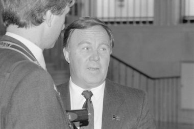 Moskova, SSCB - 23 Ağustos 1991: İnsanların Yardımcısı Mihail Nikiforovich Poltoranin yüksek Sovyet SSCB halk milletvekillerinin olağanüstü oturumunda