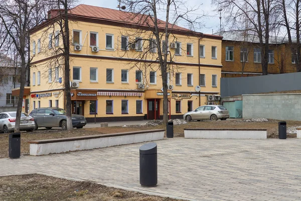 Gele huis in Moskou — Stockfoto