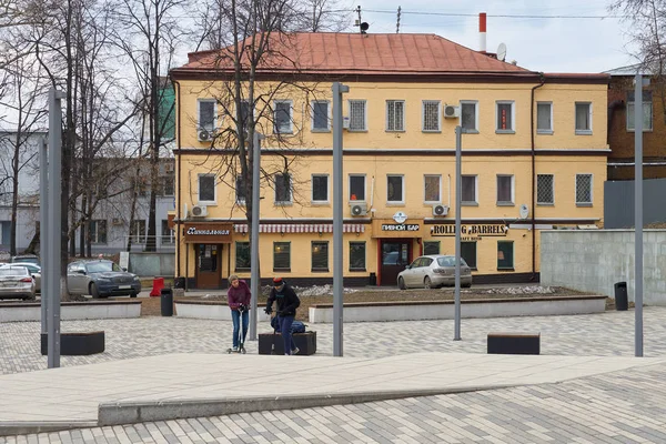 Gele huis in Moskou — Stockfoto