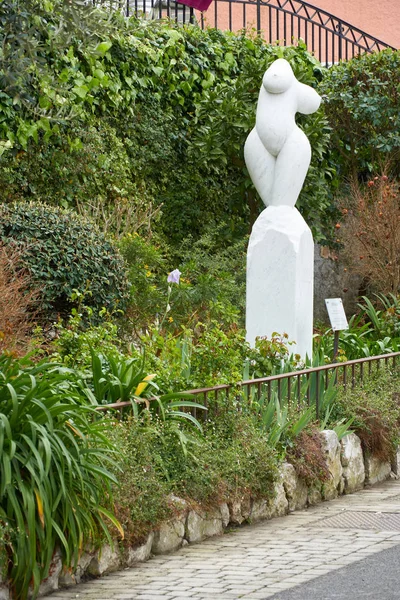 裸体女人雕像 — 图库照片