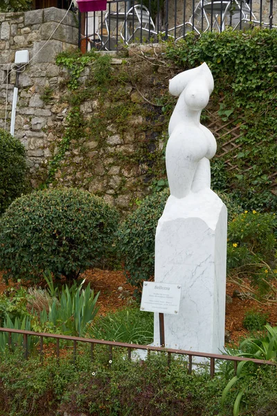 Estatua de mujer desnuda — Foto de Stock